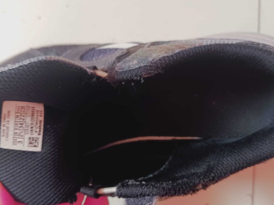 Ténis Reebok velcro tamanho 34