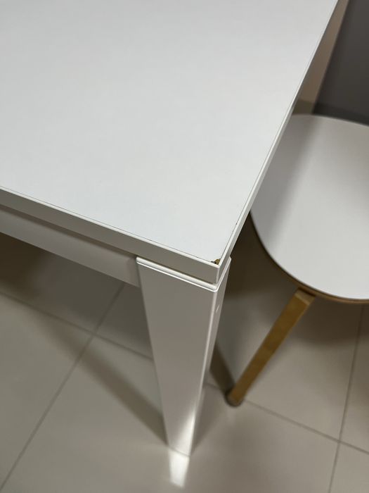 Mesa e duas cadeiras