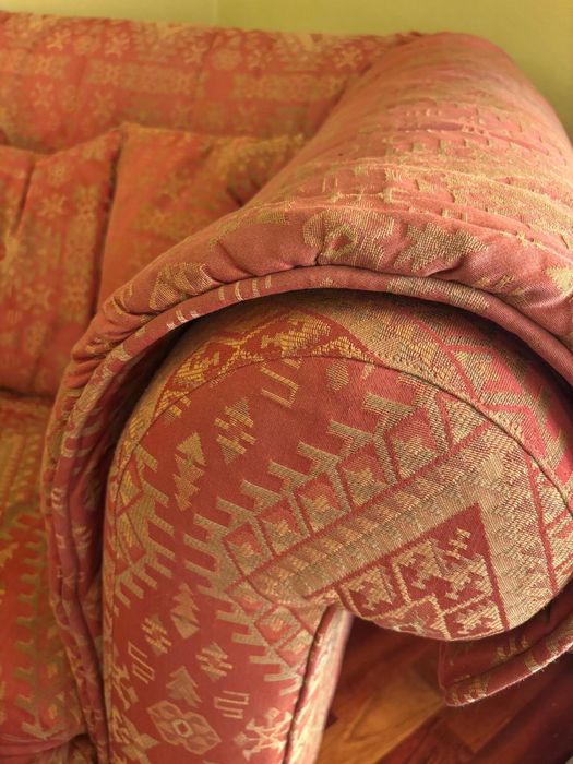 Conjunto de sofa cama, poltrona de um lugar e poltrona de um lugar com repousa pes