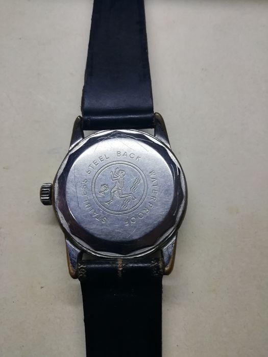 Relógio de pulso usado corda manual.