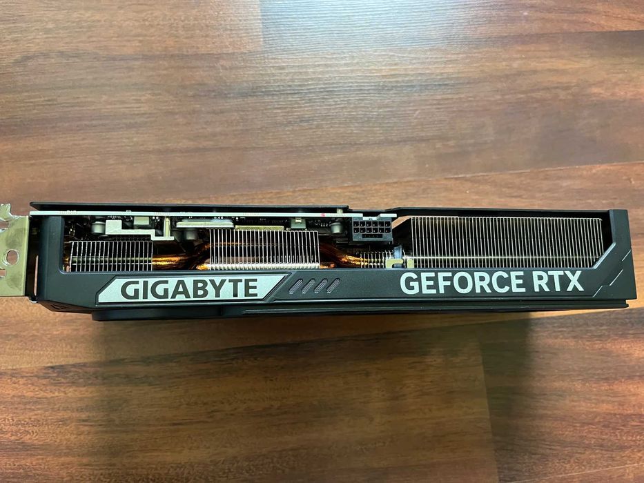 Placa Gráfica Gigabyte RTX 5070 WINDFORCE OC SFF 12GB