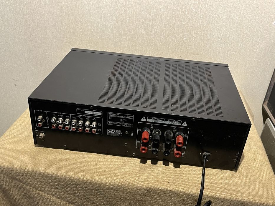 Аудиофильский транзисторный усилитель KENWOOD KA-3020 (2х60Вт)