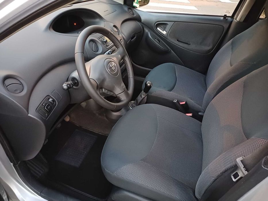 Toyota Yaris 1.0 vvti sol impecável