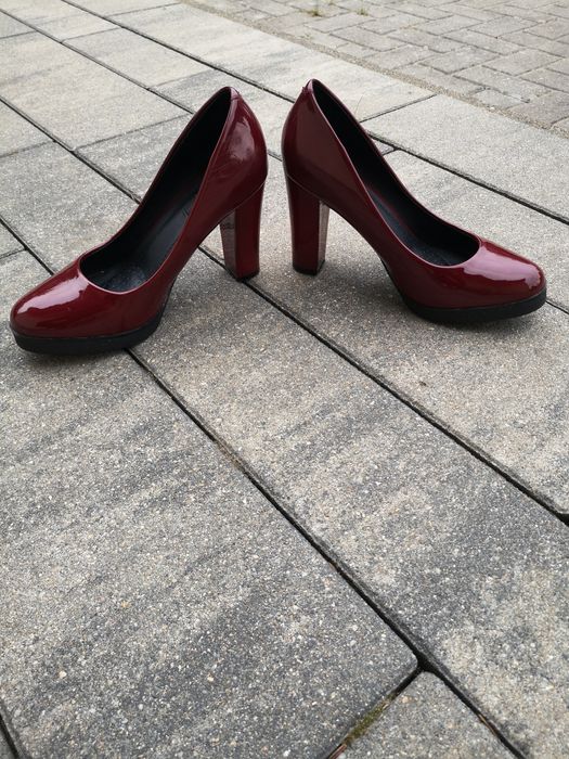 Bordowe buty na słupku roz. 36