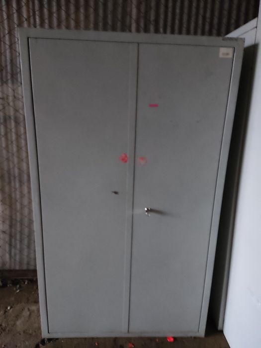 Продаю б.у канцелярский металлический шкаф.