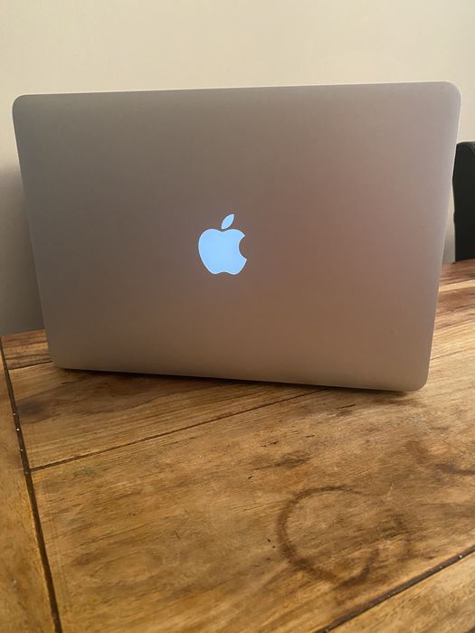 Zadbany Apple MacBook Air 13 i5 4GB 256KB