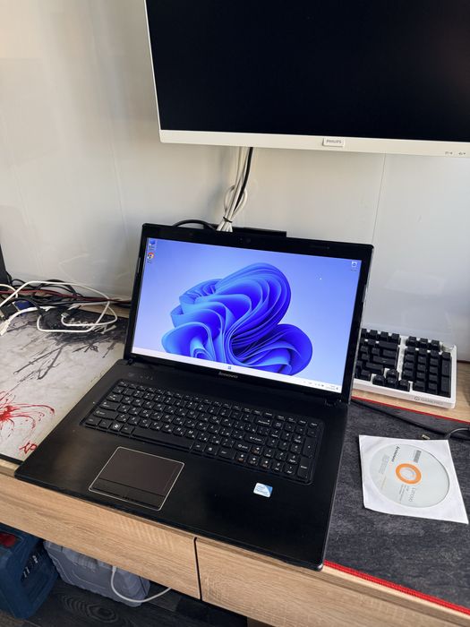 Ноутбук великий потужний Lenovo  intel+ddr 8gb+ssd 256гб+nVidia 2 gb