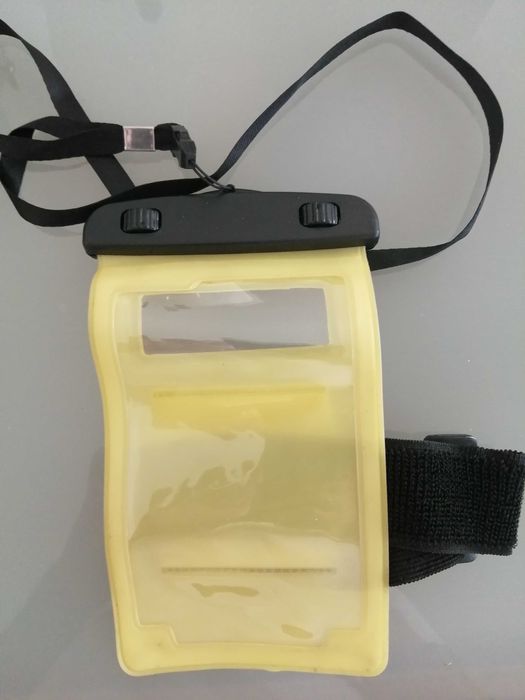 capa impermeável para telemóvel ou tablet	Funciona debaixo de água*