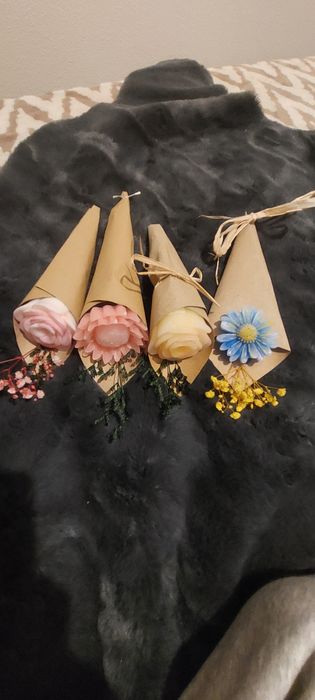 Flores em cera artesanais