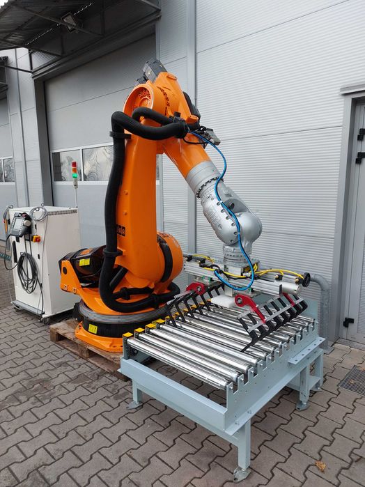 Paletyzator Paletyzer Zrobotyzowana paletyzacja worków kartonów KUKA