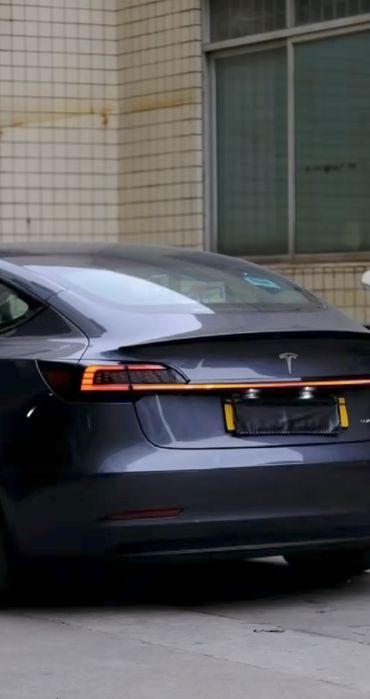 Задні нестандартні стопи із лайтбаром Tesla model 3 Tesla model y