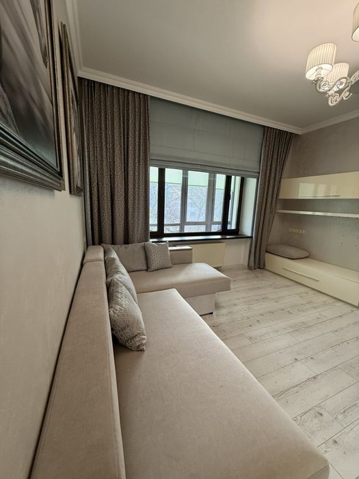 Подобова оренда квартири, центр, парковка, з виглядом на парк