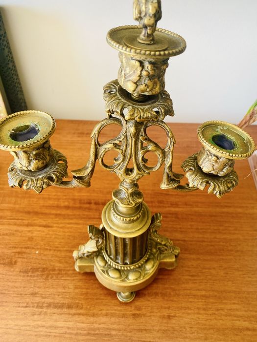 Candelabro duplo em metal/bronzevantigo