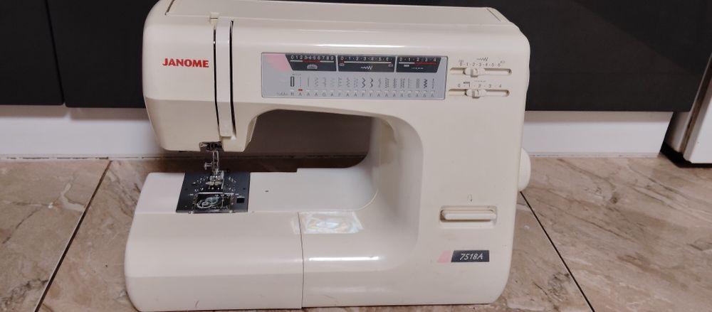 Срочно продам оверлок и швейную машину Janome
