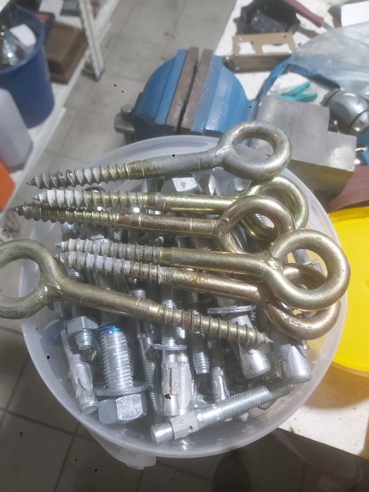 Buxa para betao e ganchos para andaime