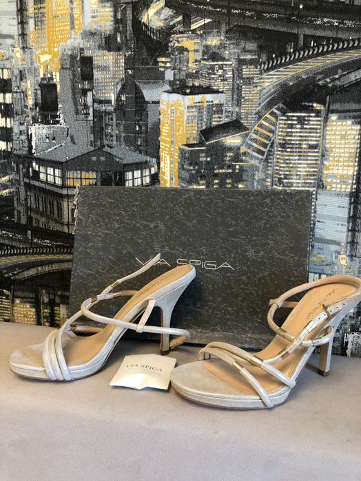 Новые замшевые босоножки Via spiga 8размер