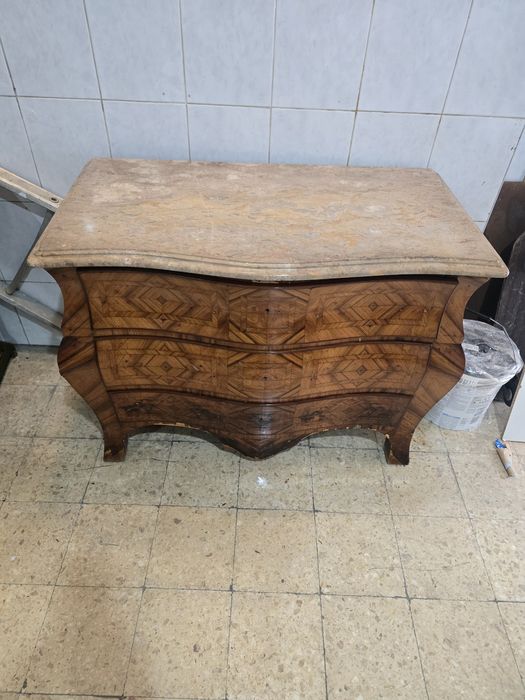 Cómoda    antiga para restaurar