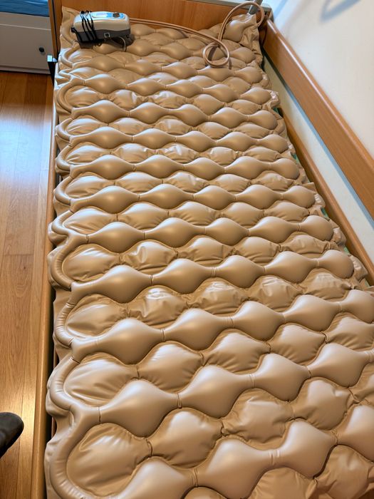 Cadeira de roda, cama hospitalar