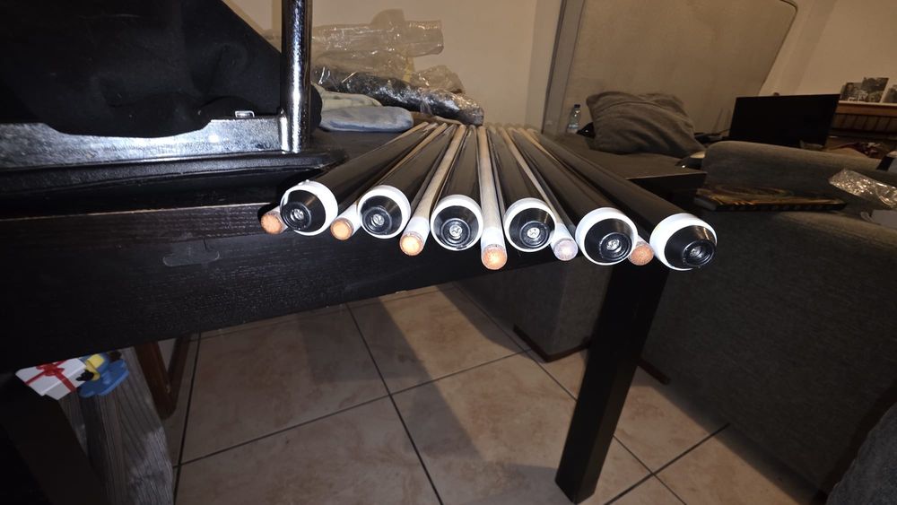 Taco de bilhar/sinuca em madeira com ponteira de couro – Design bicolo