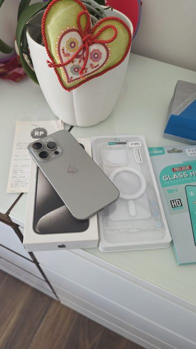 Iphone 15 pro natural com factura e garantia completamente novo