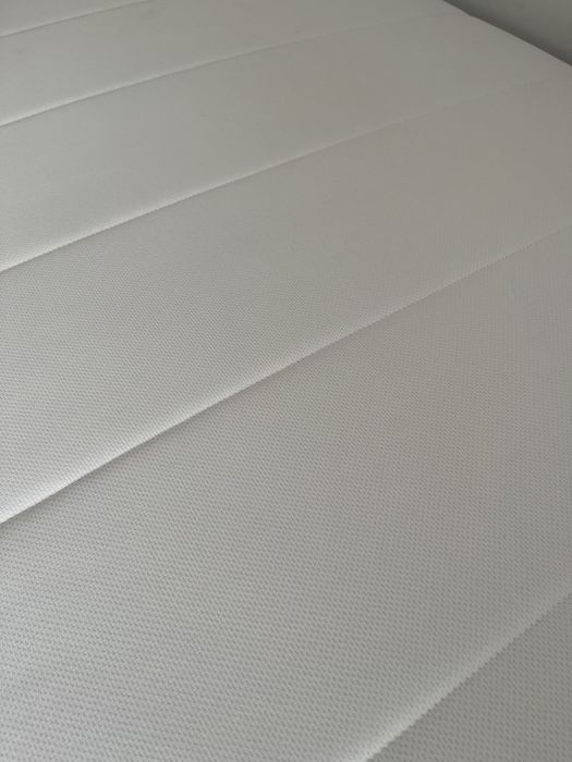 Cama e colchão Ikea