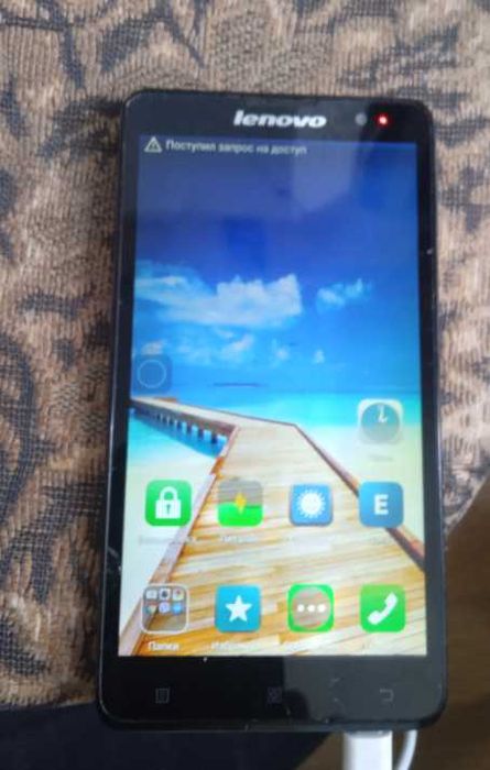 Продам рабочий мобильный телефон Lenovo S898t+  Golden