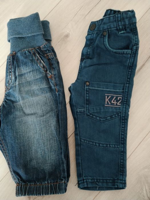 Dwie pary spodni dla chłopca w rozmiarze 74