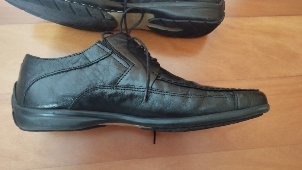 Sapatos como novos e sapatilha