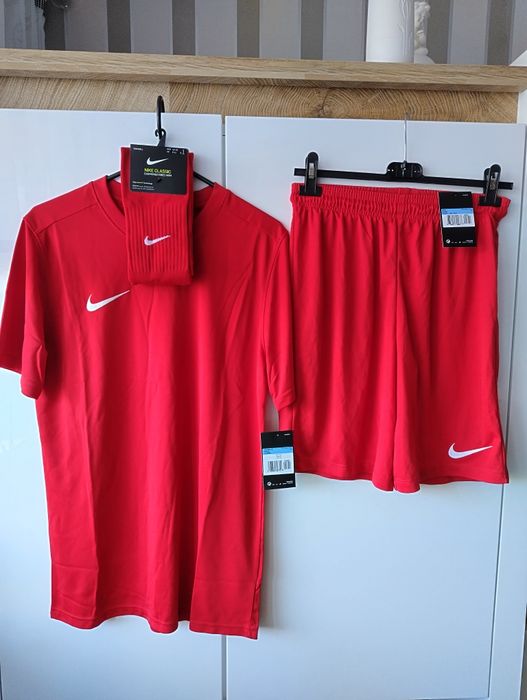 Komplet piłkarski Nike czerwony rozmiar M