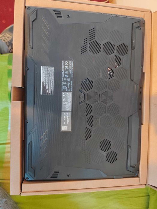 laptop ASUS TUF Gaming A15 FA506NC-R5165W.