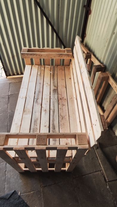 Drewniana ławka nieidealna