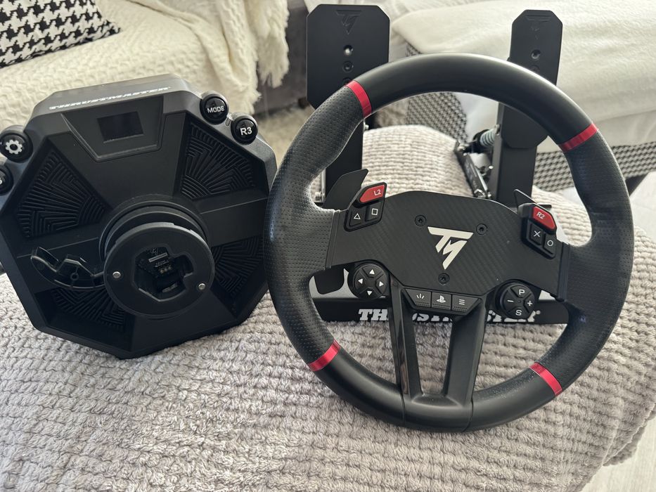 Volantes e pedais Thrustmaster