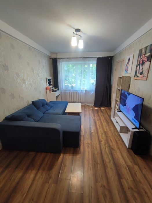 Продається 2-кім квартира в Хортицькому районі.