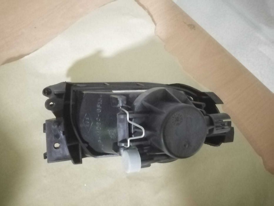 Farol de Nevoeiro Esquerdo NOVO Renault Clio/ Megane/ Safrane de 1996