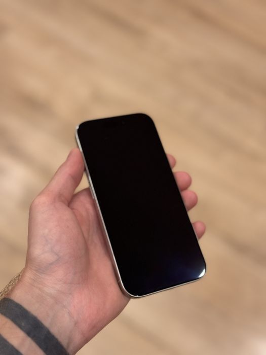 Продам iphone 16 pro 256 gb