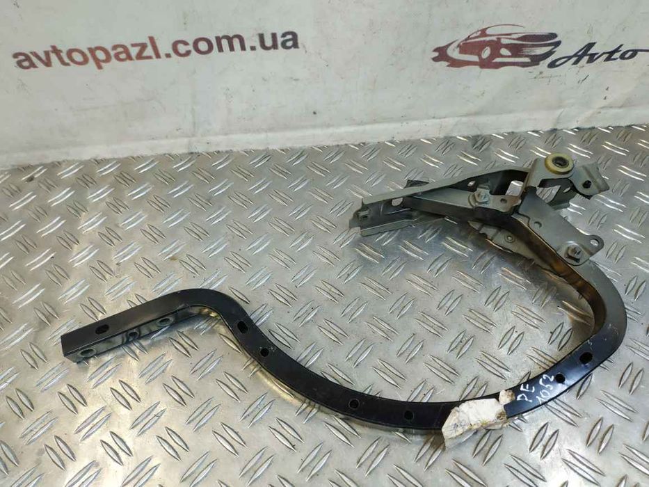 Toyota Camry V70 2018- петля багажника R PE1052 6451033181