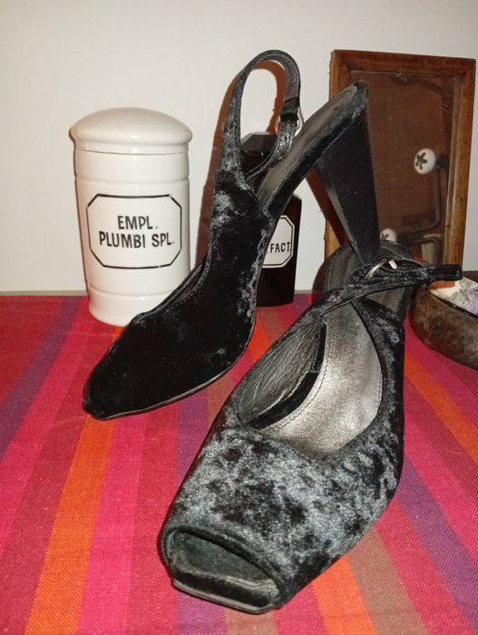 Eleganckie buty na wysokim obcasie, skóra