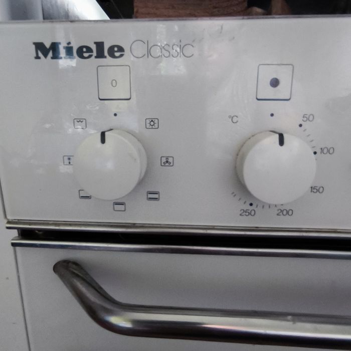 MILE духовка с инфракрасной поверхностью