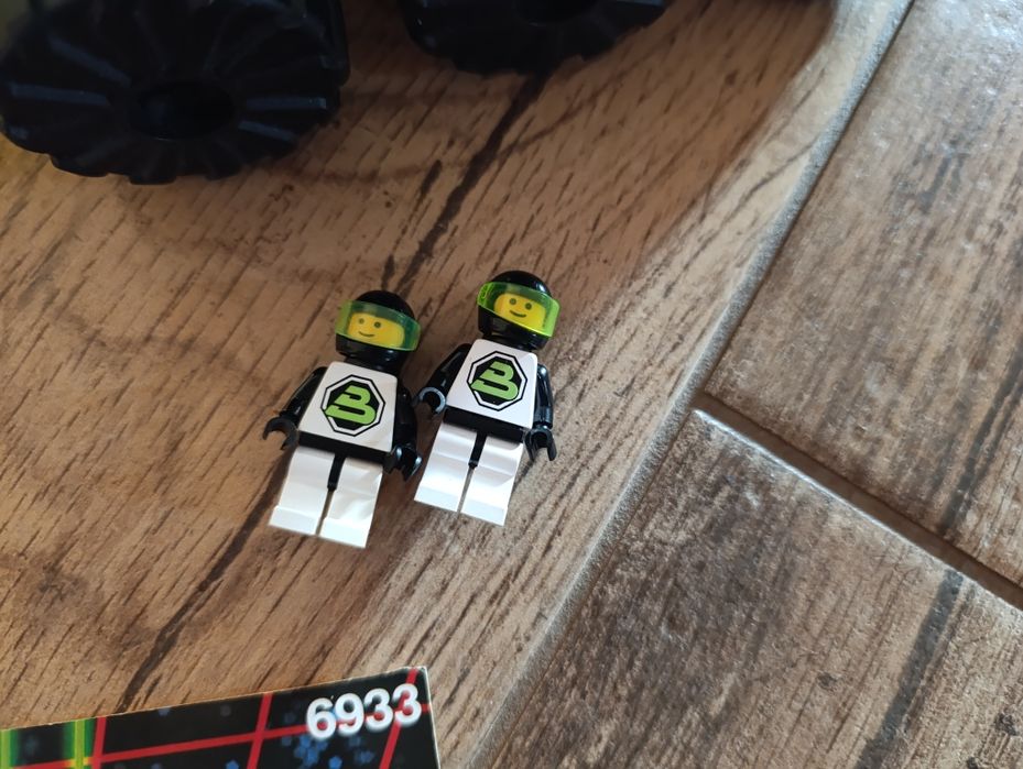 LEGO 6933 Space - Blacktron Spectral Starguider (Radar Patrol)