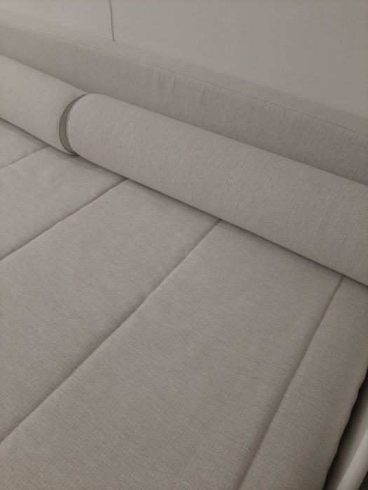 Colcha alcochoada e rolos