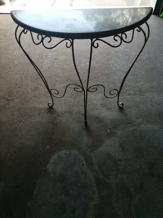 Mesa de apoio em ferro