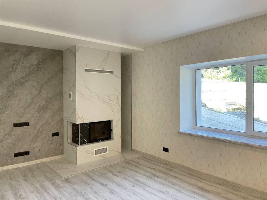 Просторий будинок, з великою земельною ділянкою, дмитро