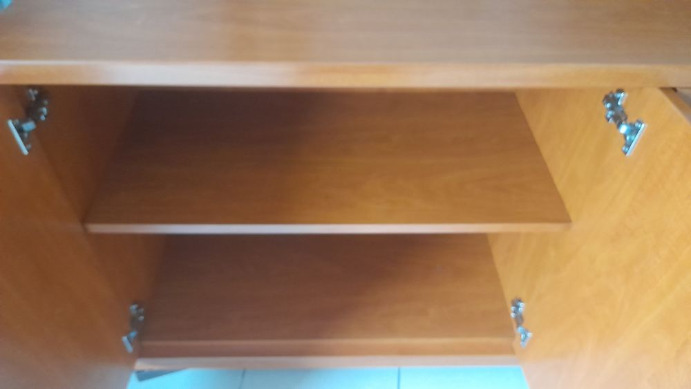 Armário  com  2 portas e 4 gavetas
