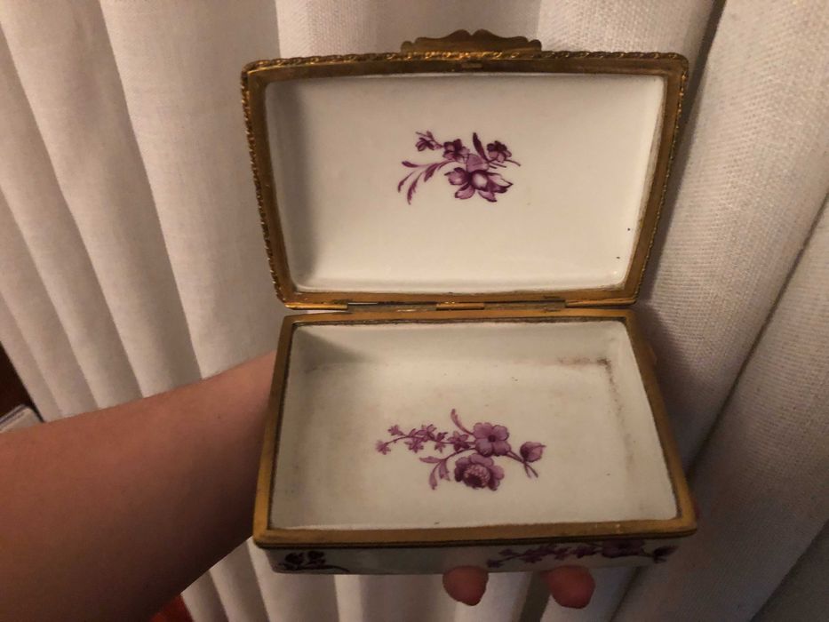 Caixa/ guarda-jóias de Porcelana de Paris (made in France)