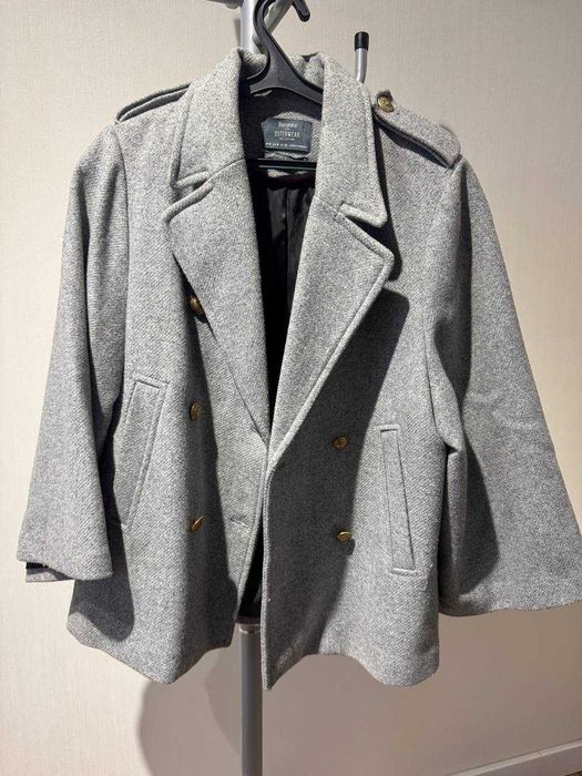 Коротке стильне пальто