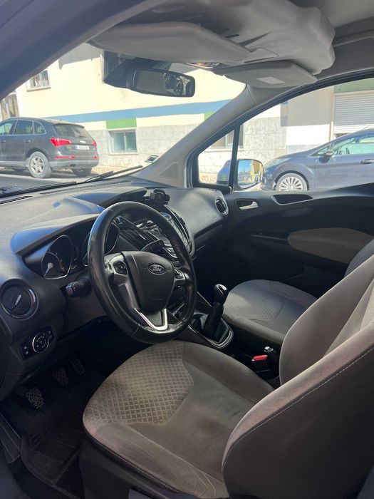 Ford Tourneo Courier 1.5 TDCi Titanium