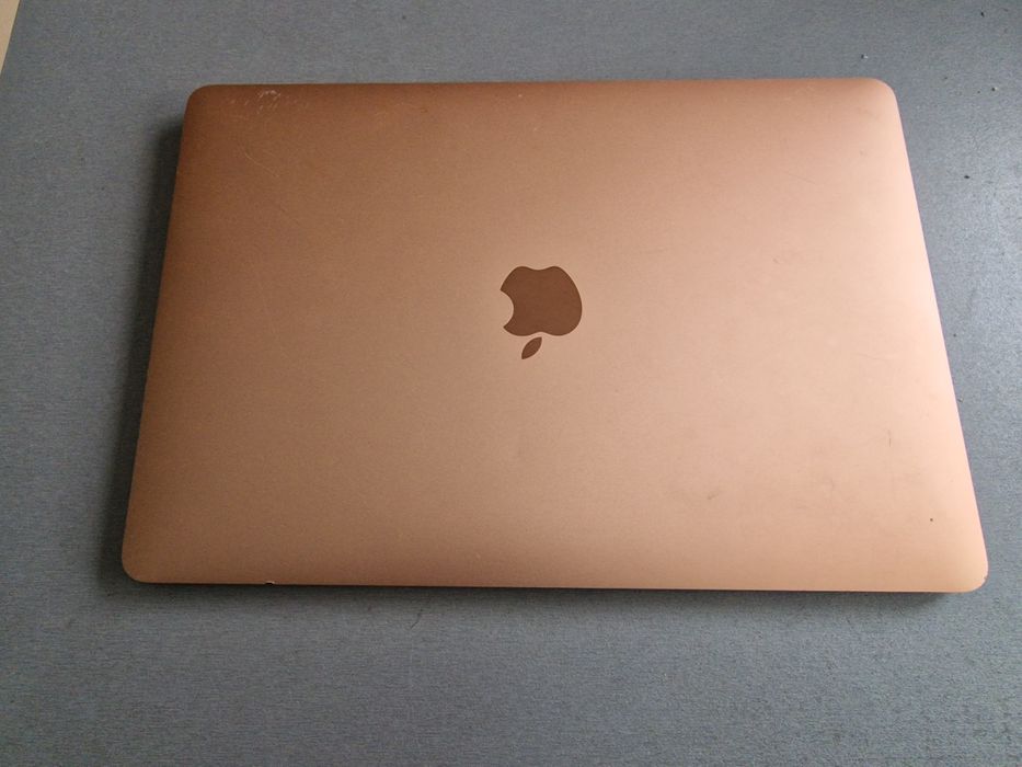 Продам MacBook Air a2337 M1/8/256