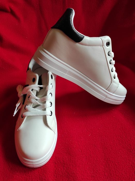 Modne buty  na platformie sneakersy sportowe