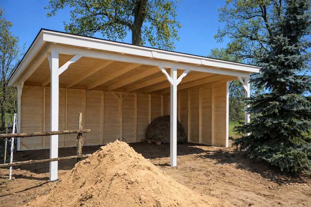 Wiata drewniana dla konia wolnostojąca Wiata na siano, paszę Producent