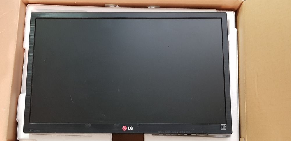 Монітор LG 22W35AA